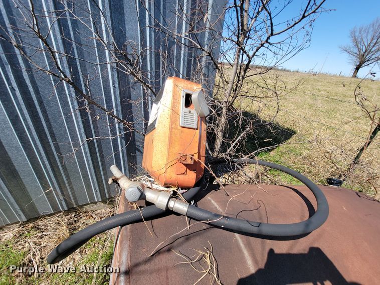 image for item FL9117 (2) fuel tanks