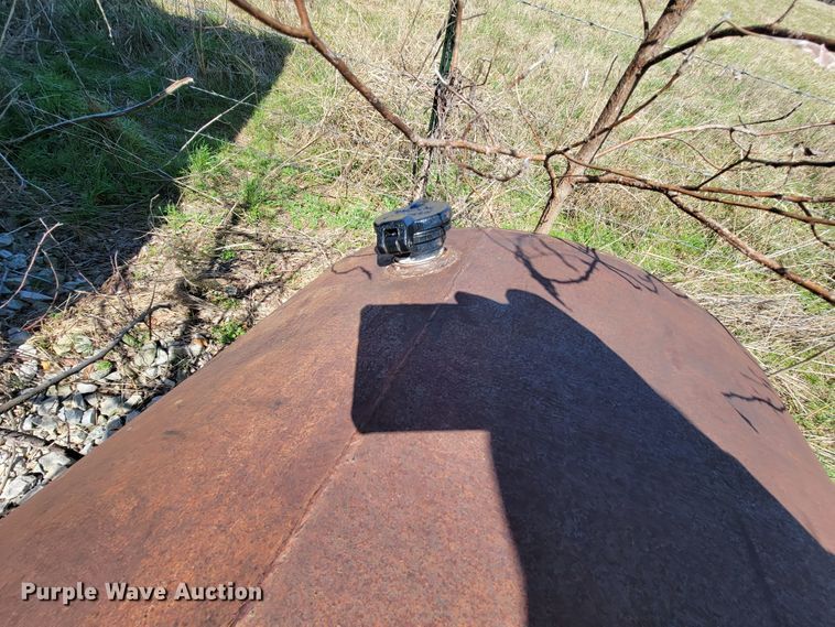 image for item FL9117 (2) fuel tanks