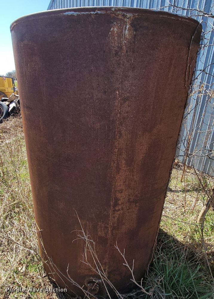 image for item FL9117 (2) fuel tanks