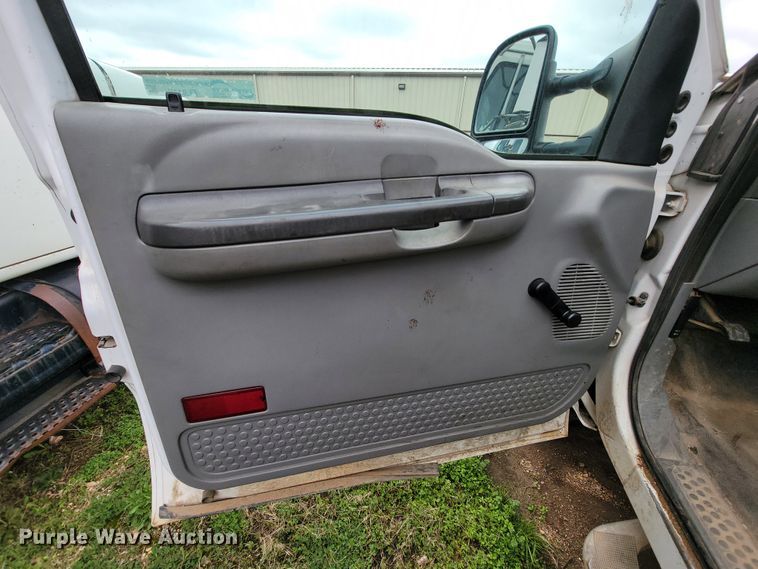image for item FL9119 2003 Ford F450 Super Duty  truck cab and chassis