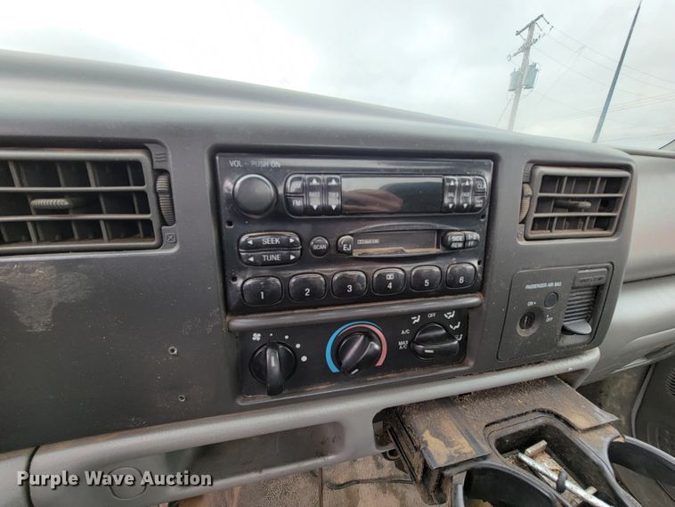 image for item FL9119 2003 Ford F450 Super Duty  truck cab and chassis