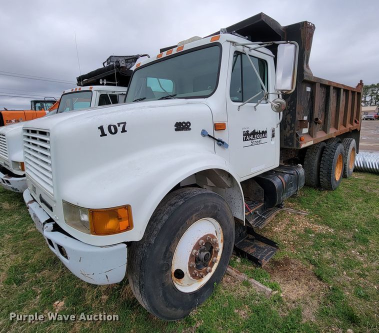 image for item FL9120 1999 International 4900  dump truck