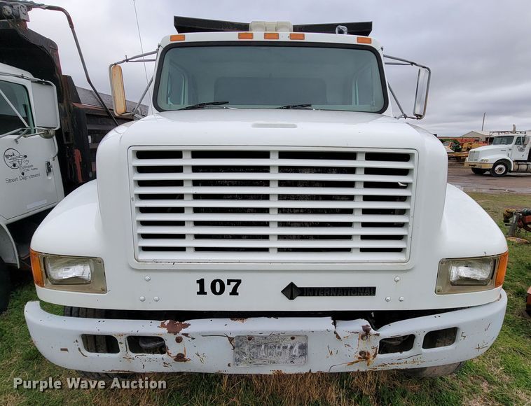 image for item FL9120 1999 International 4900  dump truck