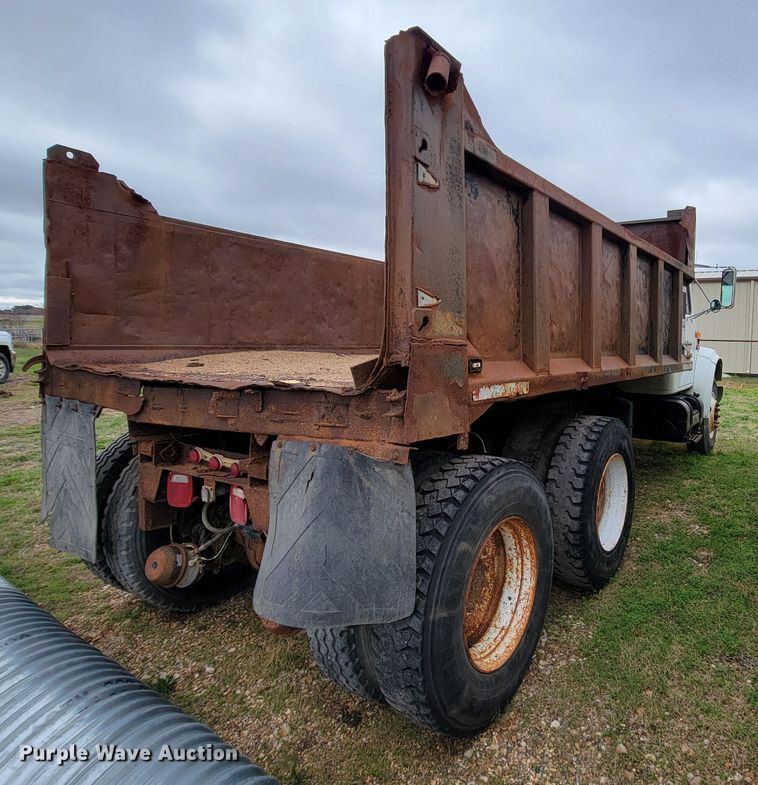 image for item FL9120 1999 International 4900  dump truck