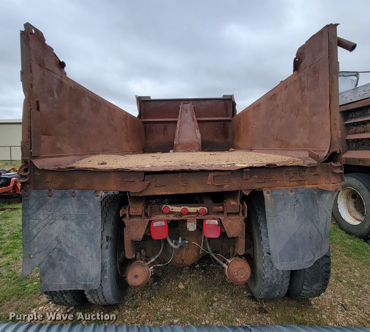 image for item FL9120 1999 International 4900  dump truck