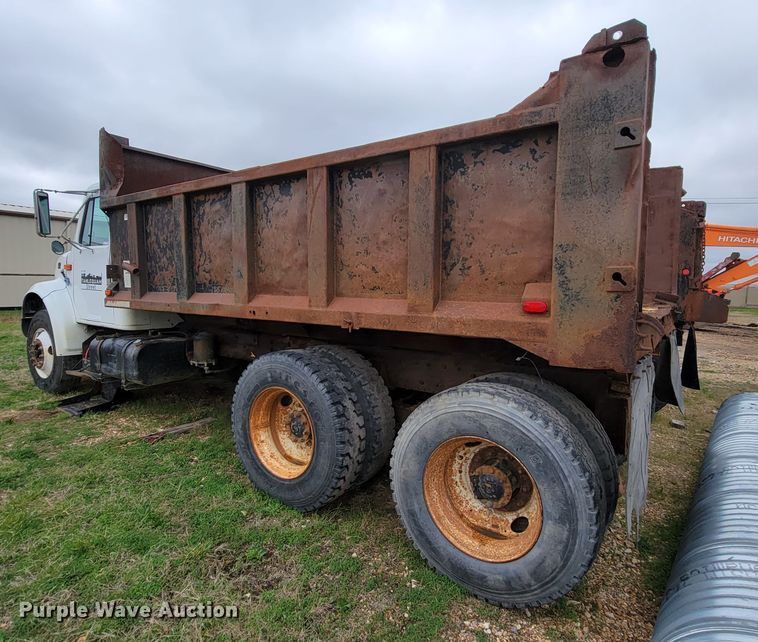 image for item FL9120 1999 International 4900  dump truck