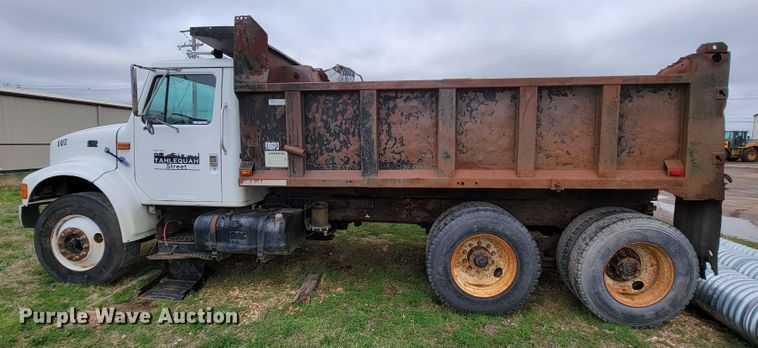 image for item FL9120 1999 International 4900  dump truck