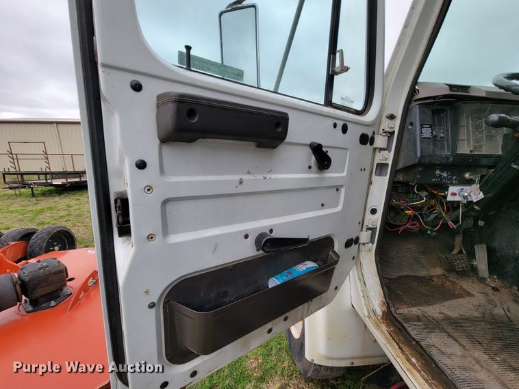 image for item FL9120 1999 International 4900  dump truck