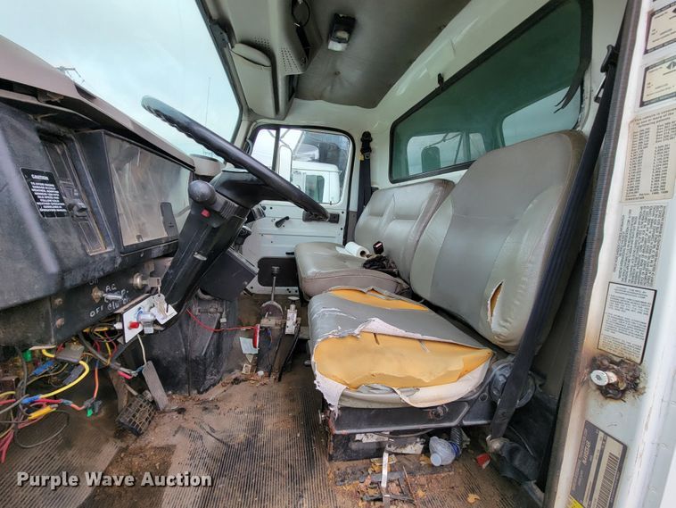 image for item FL9120 1999 International 4900  dump truck