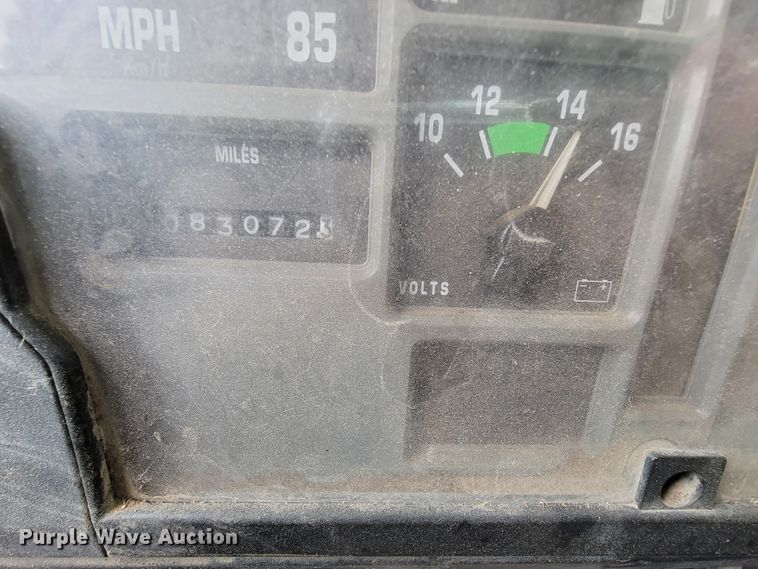 image for item FL9120 1999 International 4900  dump truck