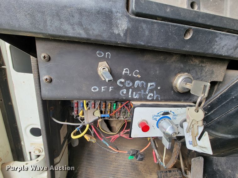 image for item FL9120 1999 International 4900  dump truck