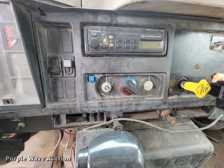 image for item FL9120 1999 International 4900  dump truck