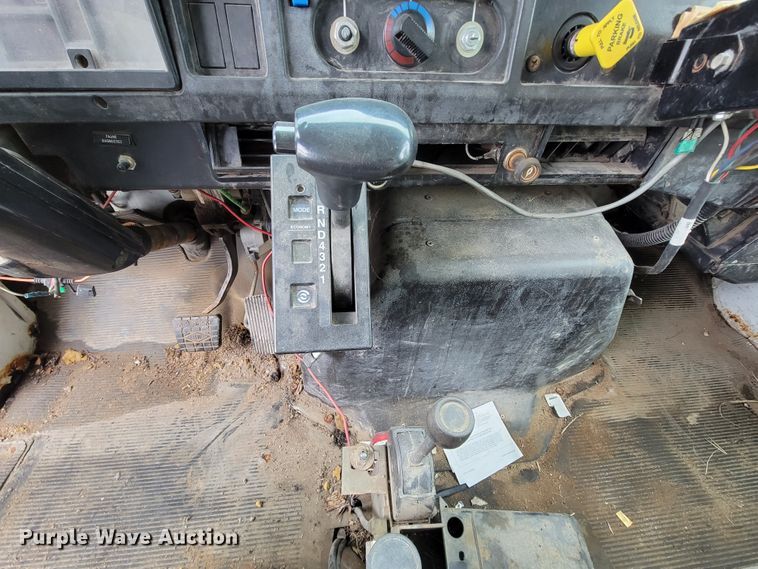 image for item FL9120 1999 International 4900  dump truck