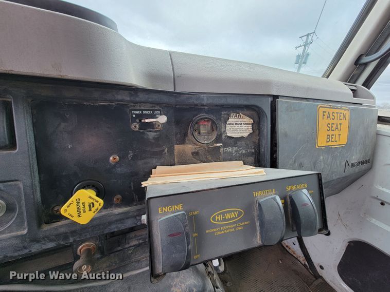 image for item FL9120 1999 International 4900  dump truck