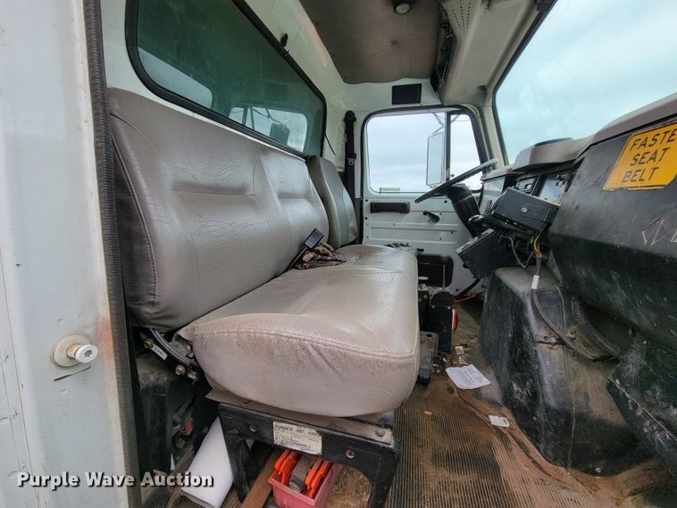 image for item FL9120 1999 International 4900  dump truck