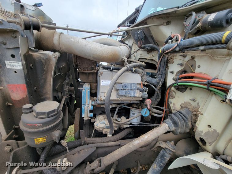 image for item FL9120 1999 International 4900  dump truck