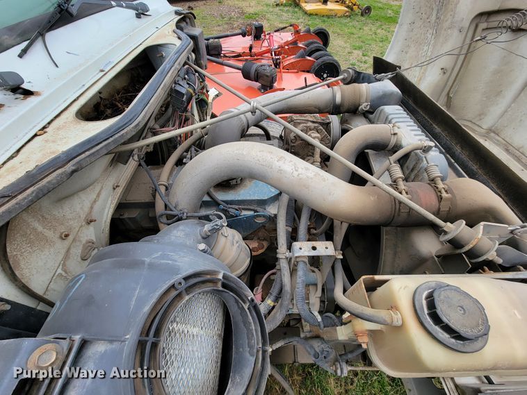 image for item FL9120 1999 International 4900  dump truck