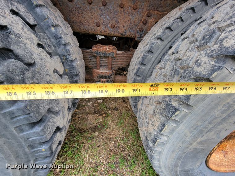 image for item FL9120 1999 International 4900  dump truck