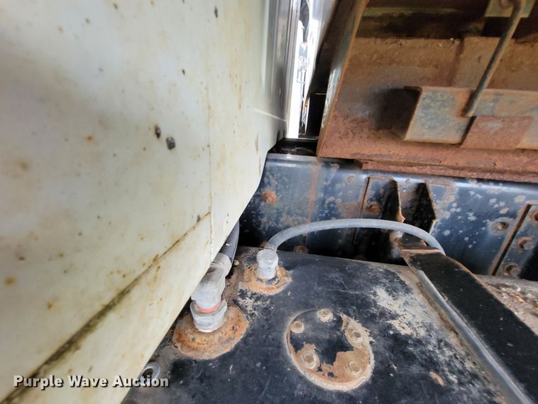 image for item FL9120 1999 International 4900  dump truck