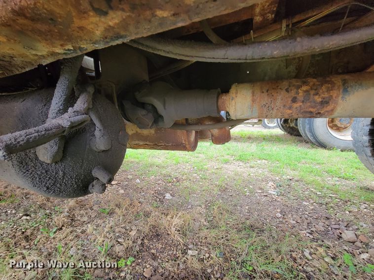 image for item FL9120 1999 International 4900  dump truck