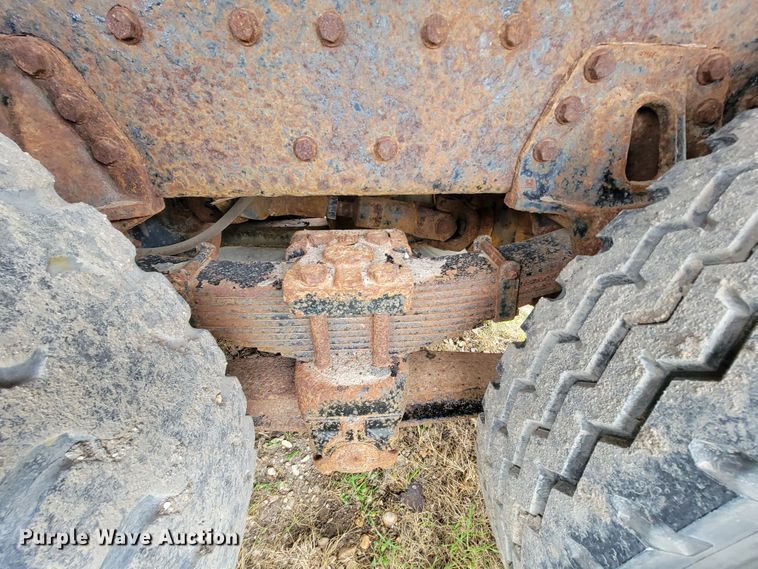 image for item FL9120 1999 International 4900  dump truck