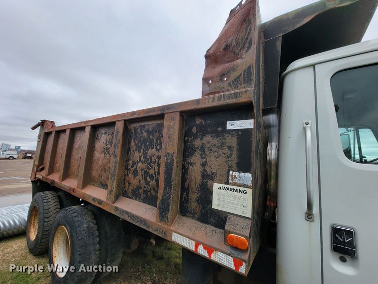 image for item FL9120 1999 International 4900  dump truck