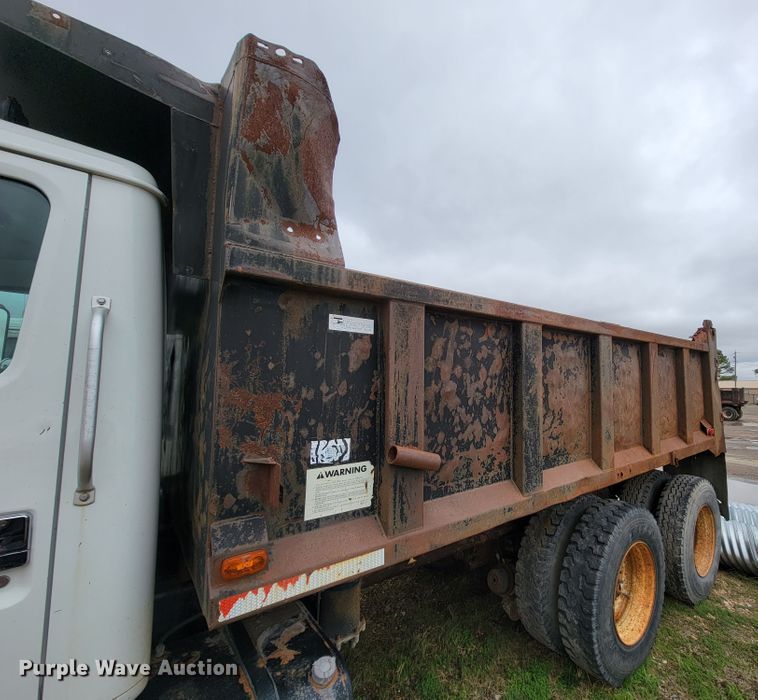 image for item FL9120 1999 International 4900  dump truck
