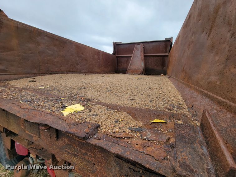 image for item FL9120 1999 International 4900  dump truck