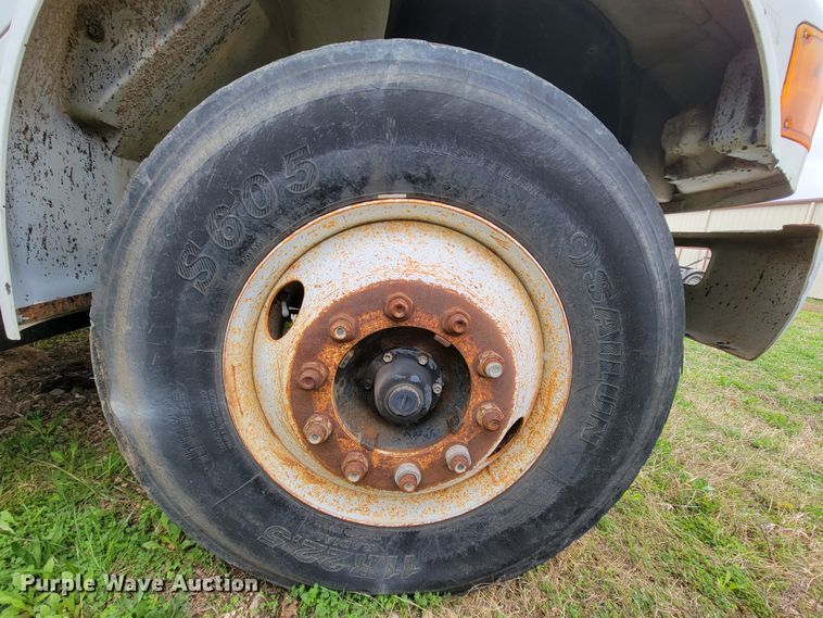 image for item FL9120 1999 International 4900  dump truck