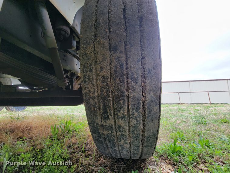 image for item FL9120 1999 International 4900  dump truck