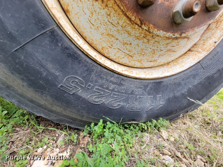 image for item FL9120 1999 International 4900  dump truck