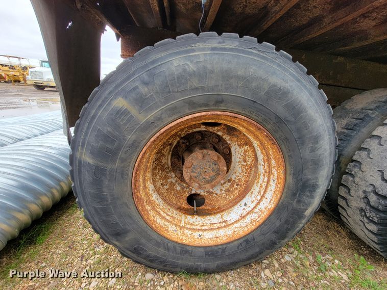 image for item FL9120 1999 International 4900  dump truck