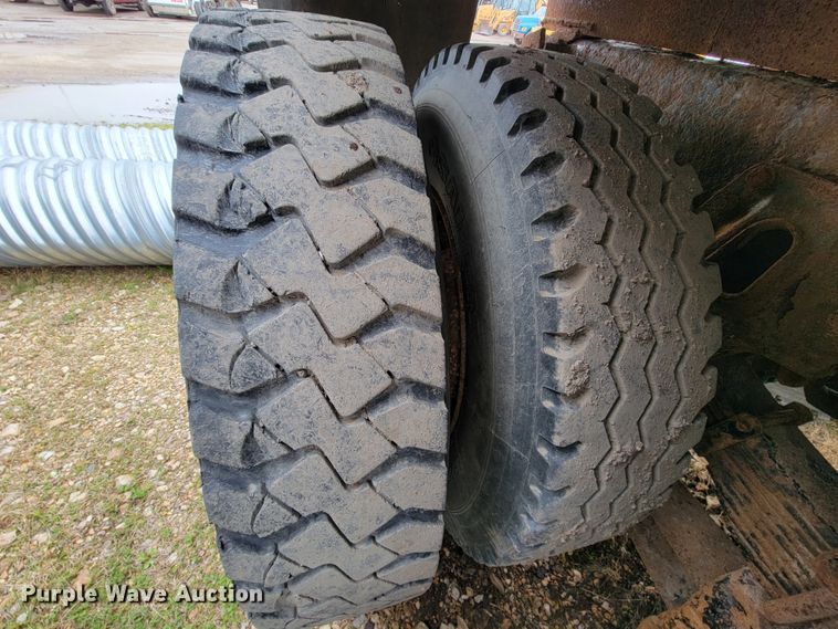 image for item FL9120 1999 International 4900  dump truck