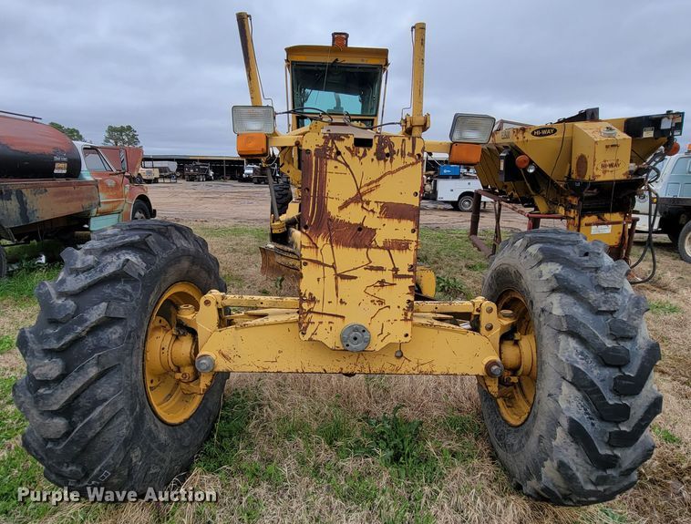 image for item FL9125 1995 John Deere 670B  motor grader