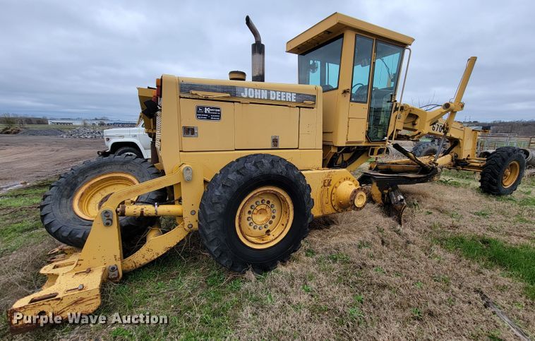 image for item FL9125 1995 John Deere 670B  motor grader