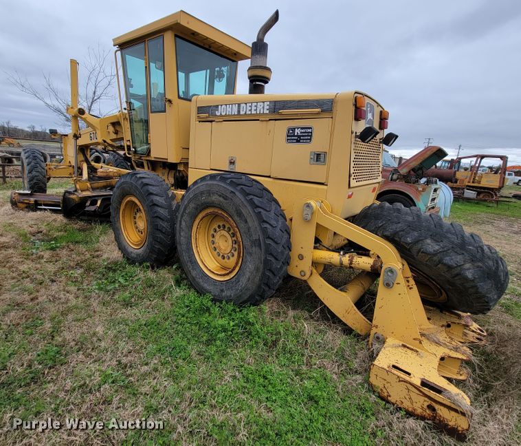 image for item FL9125 1995 John Deere 670B  motor grader