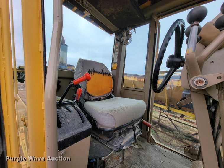 image for item FL9125 1995 John Deere 670B  motor grader