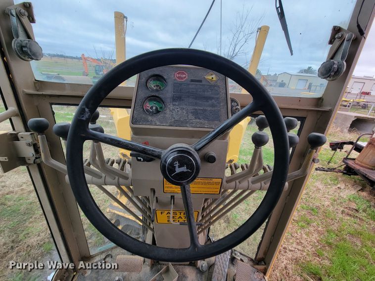 image for item FL9125 1995 John Deere 670B  motor grader