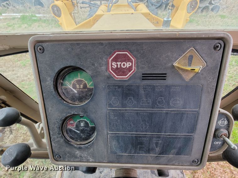 image for item FL9125 1995 John Deere 670B  motor grader