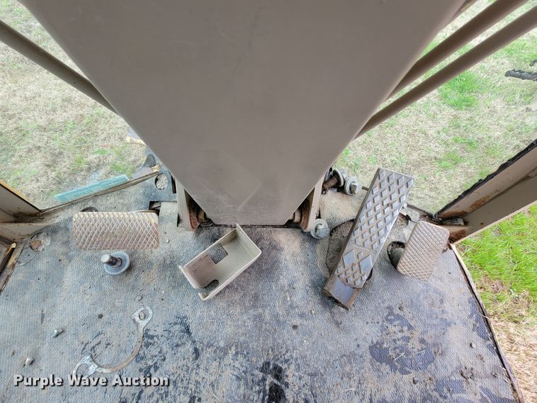 image for item FL9125 1995 John Deere 670B  motor grader