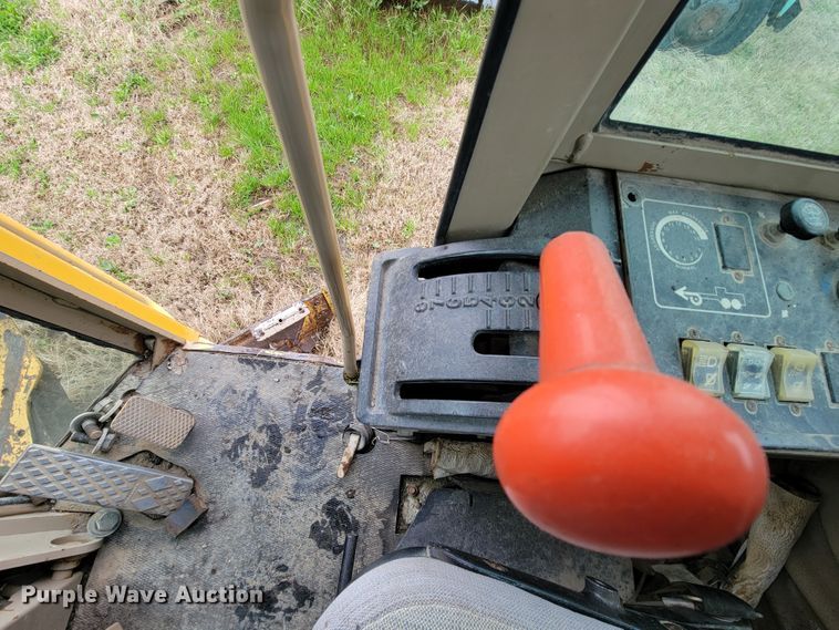 image for item FL9125 1995 John Deere 670B  motor grader