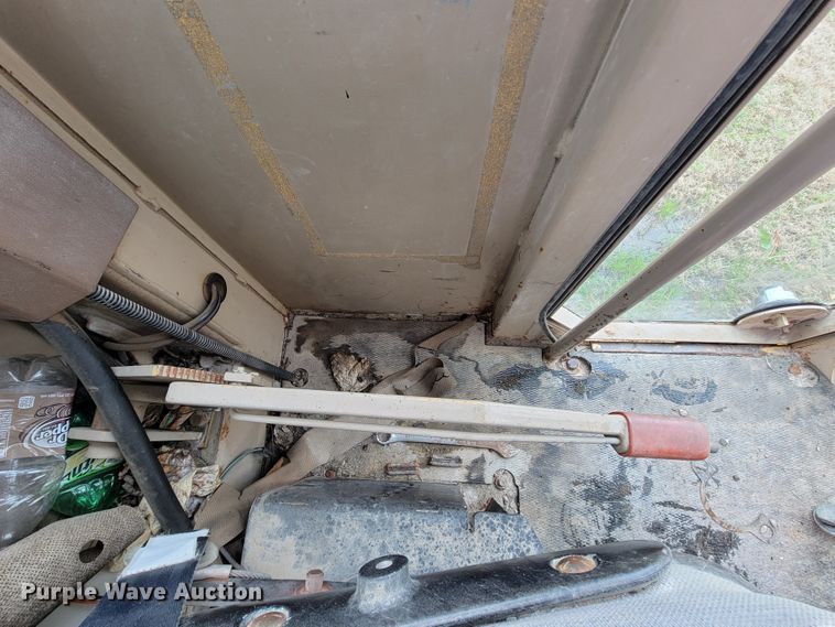 image for item FL9125 1995 John Deere 670B  motor grader