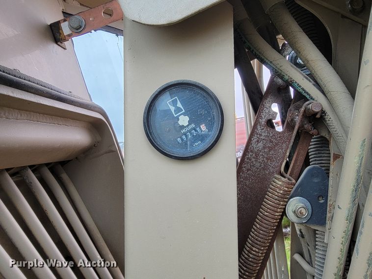 image for item FL9125 1995 John Deere 670B  motor grader