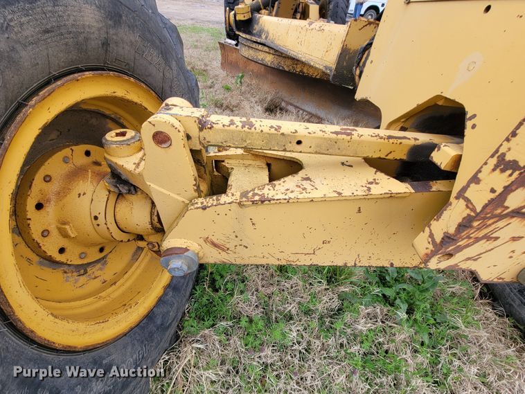 image for item FL9125 1995 John Deere 670B  motor grader