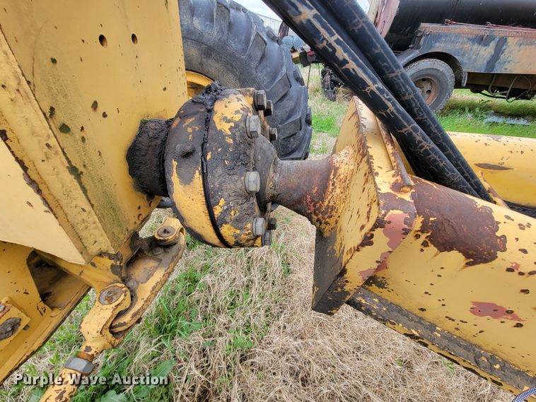 image for item FL9125 1995 John Deere 670B  motor grader