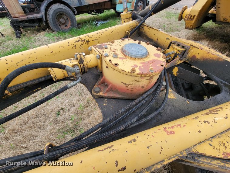 image for item FL9125 1995 John Deere 670B  motor grader