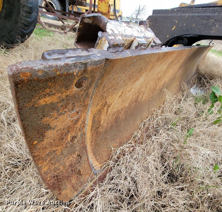 image for item FL9125 1995 John Deere 670B  motor grader