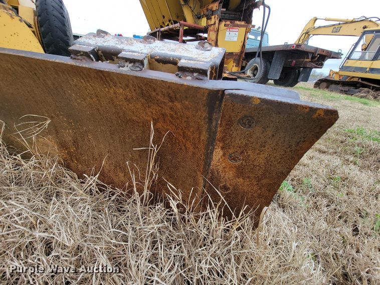 image for item FL9125 1995 John Deere 670B  motor grader