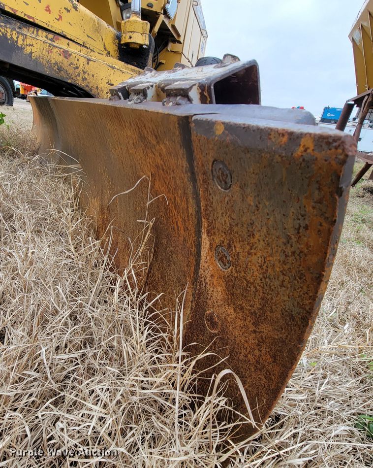 image for item FL9125 1995 John Deere 670B  motor grader