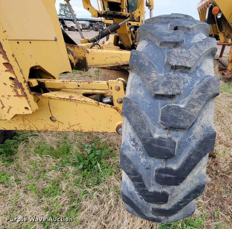 image for item FL9125 1995 John Deere 670B  motor grader